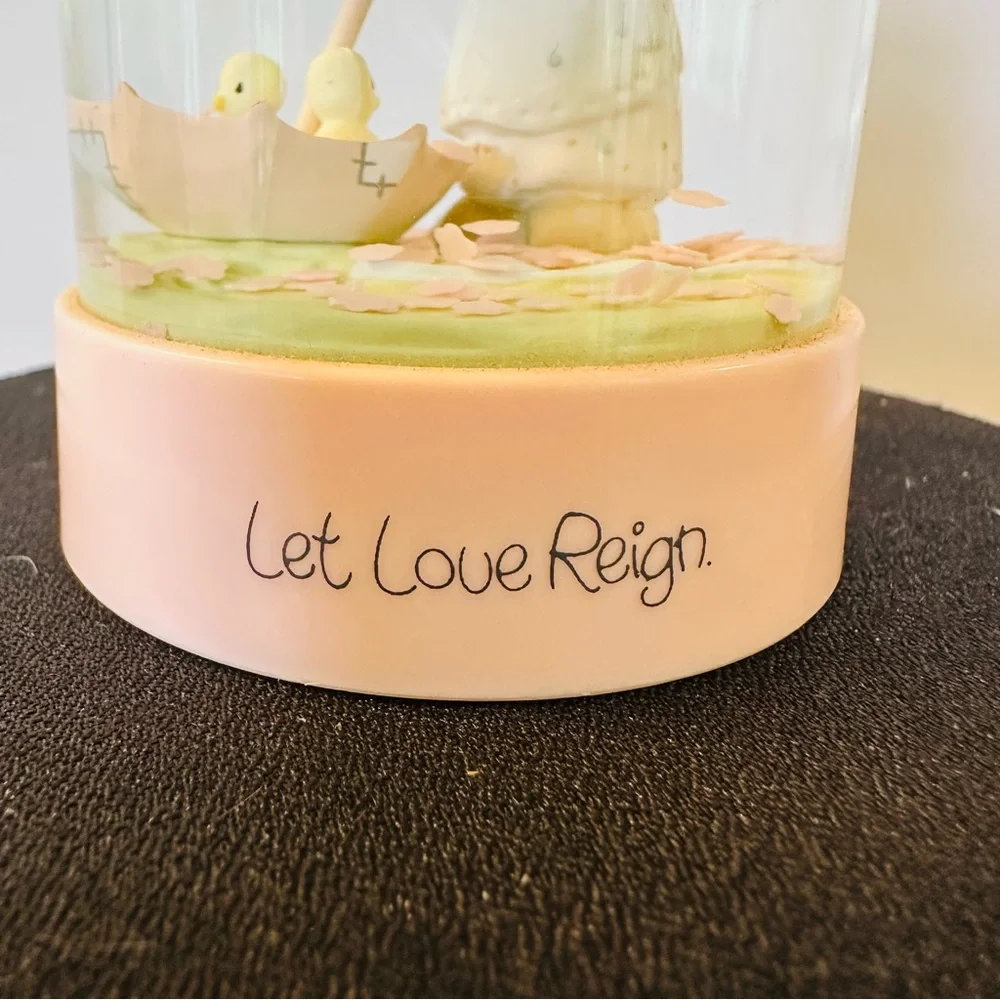 Precious Moments Let Love Reign Water Globe with Girl and Ducks 1985